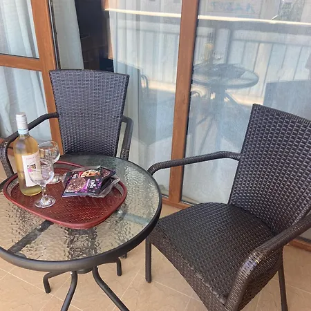 아파트 2 Bedroom With 2 Balconies And Sea Views 스베티 블라스